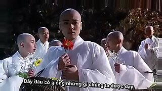 Cuộc điều khiển tình dục qua đường hậu môn dữ dội của Urfi với nhiều đối tác